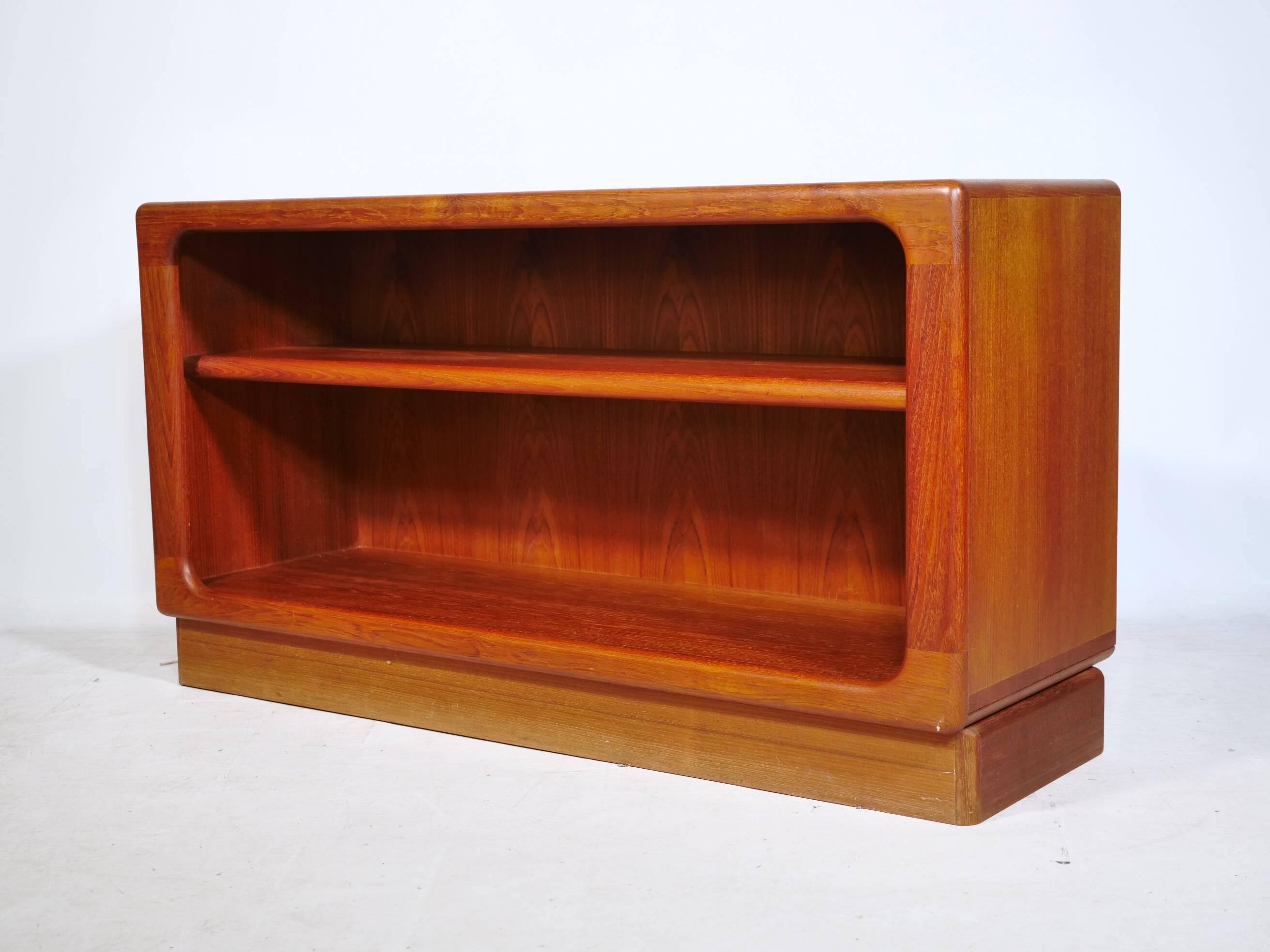 Buffet ouvert en teck des années 1960 par Dyrlund.