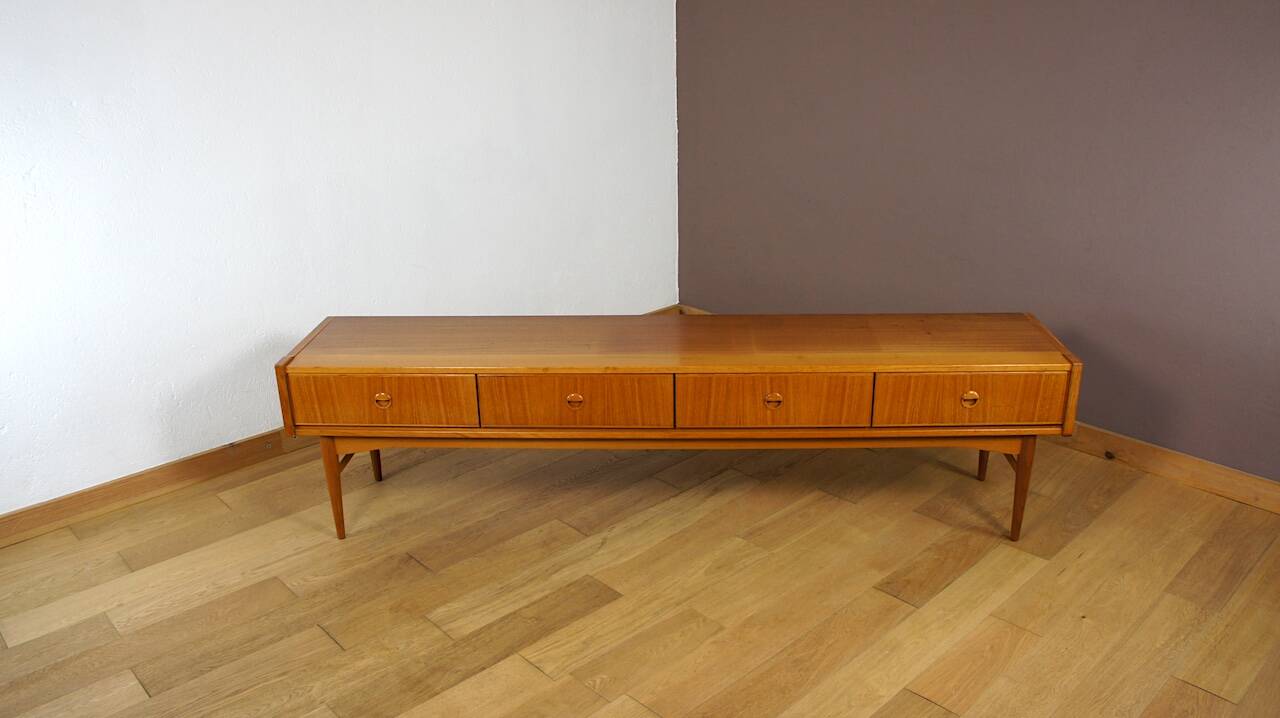 Low Enfilade Scandinavian Design in Vintage Teak 1960