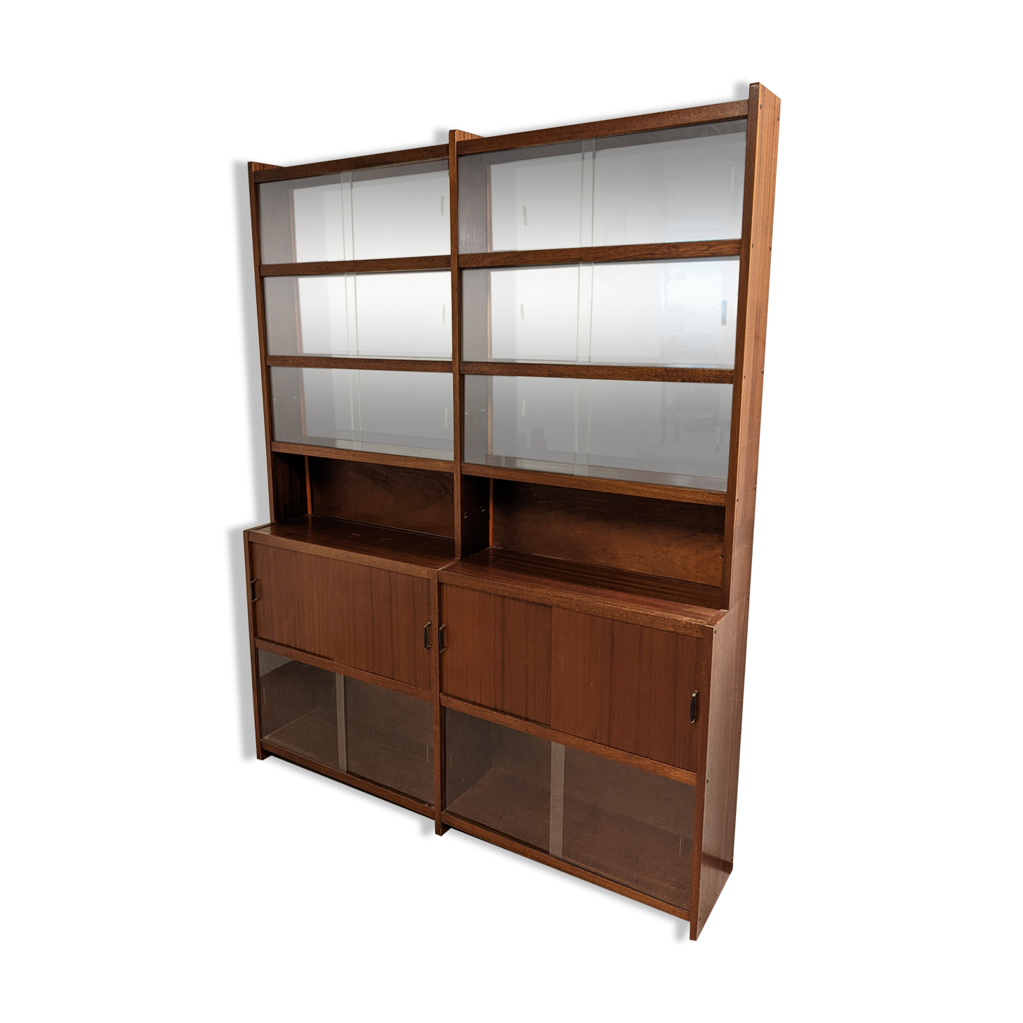 Large shallow showcase depth