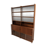 Large shallow showcase depth