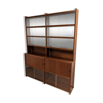 Large shallow showcase depth