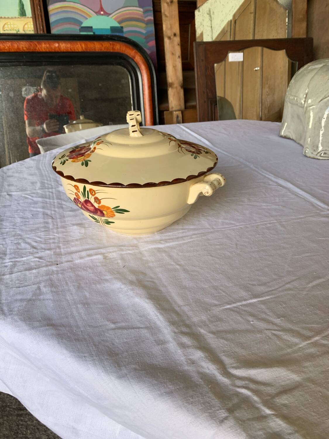 Soupière ancienne Longchamp modèle Agen en faïence française à décor floral