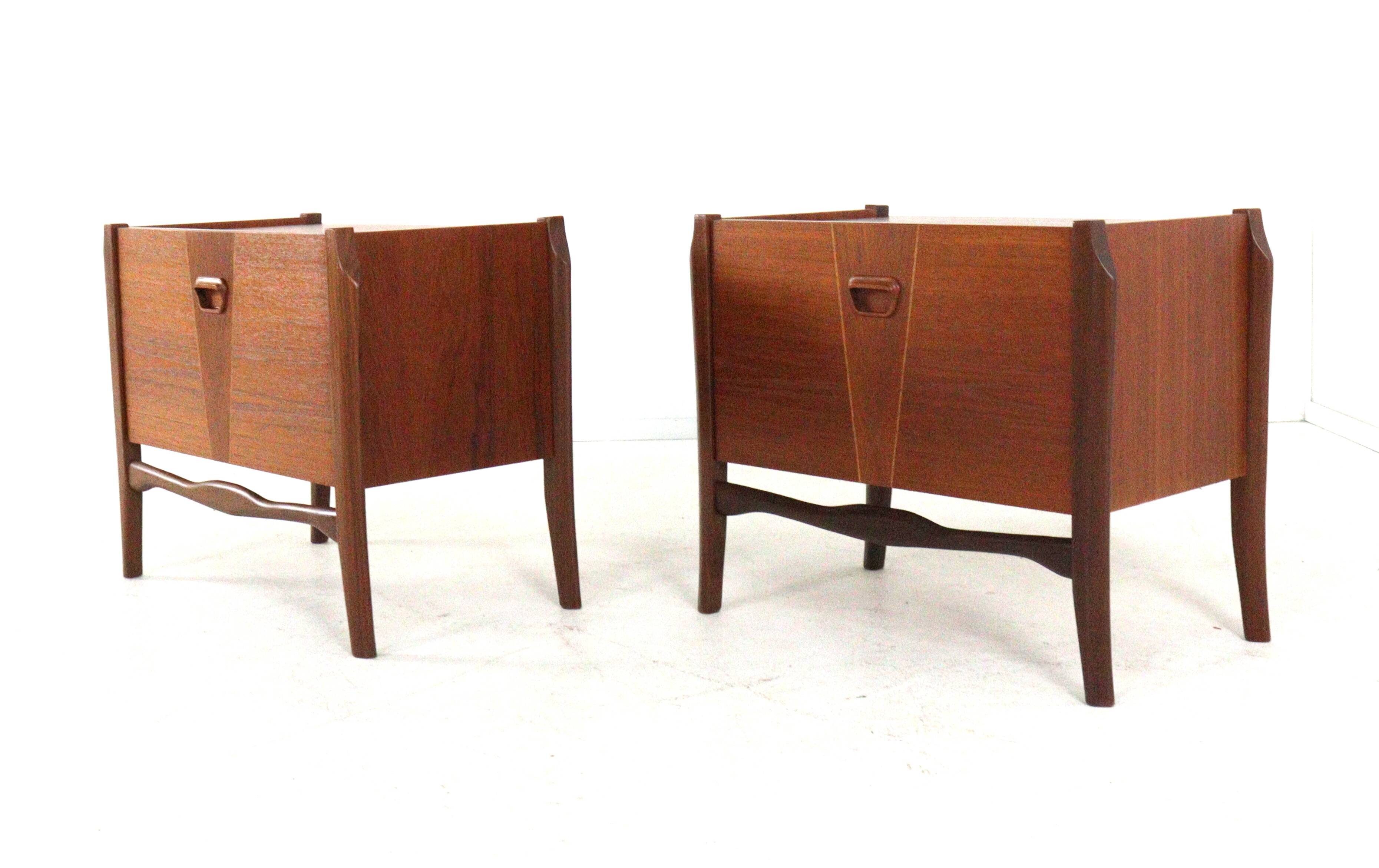 Set of 2 Nightstands 'Putte' - dutch design mid century in teak