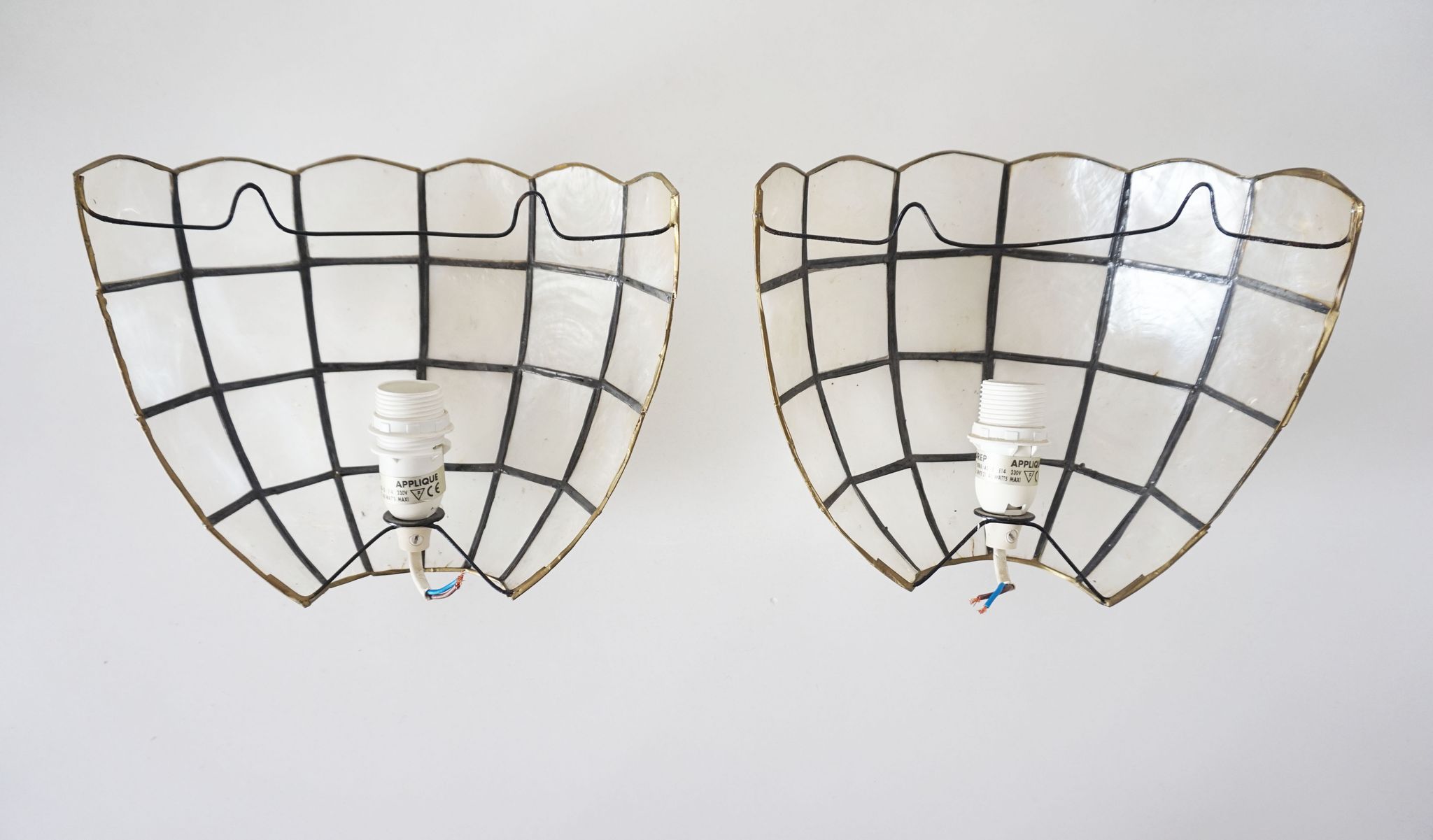 Paire d'appliques en nacre vintage forme coquillage