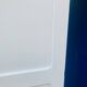 Armoire ancienne parisienne blanche intérieur bleu majorelle