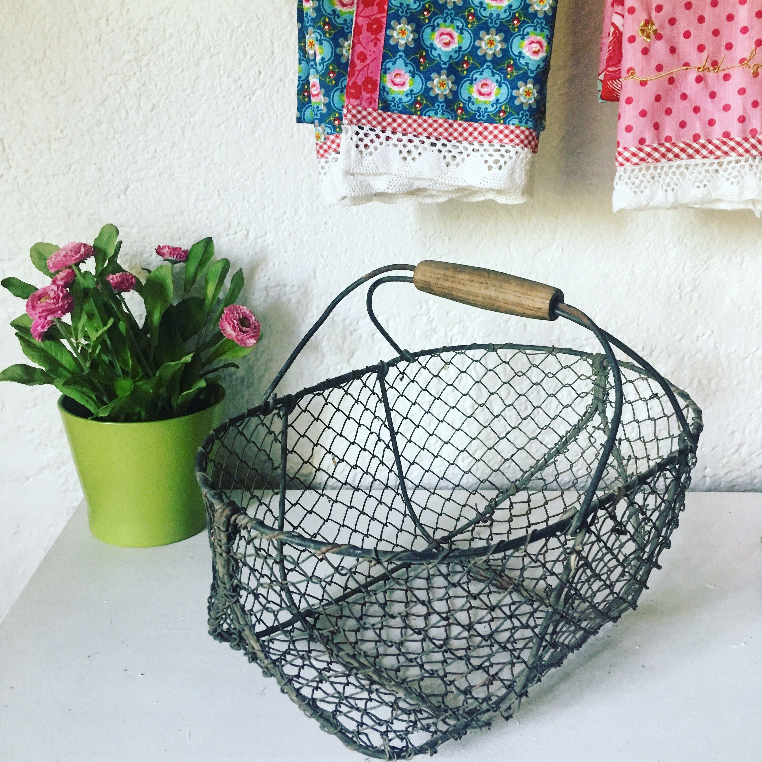 Apple basket made of wire