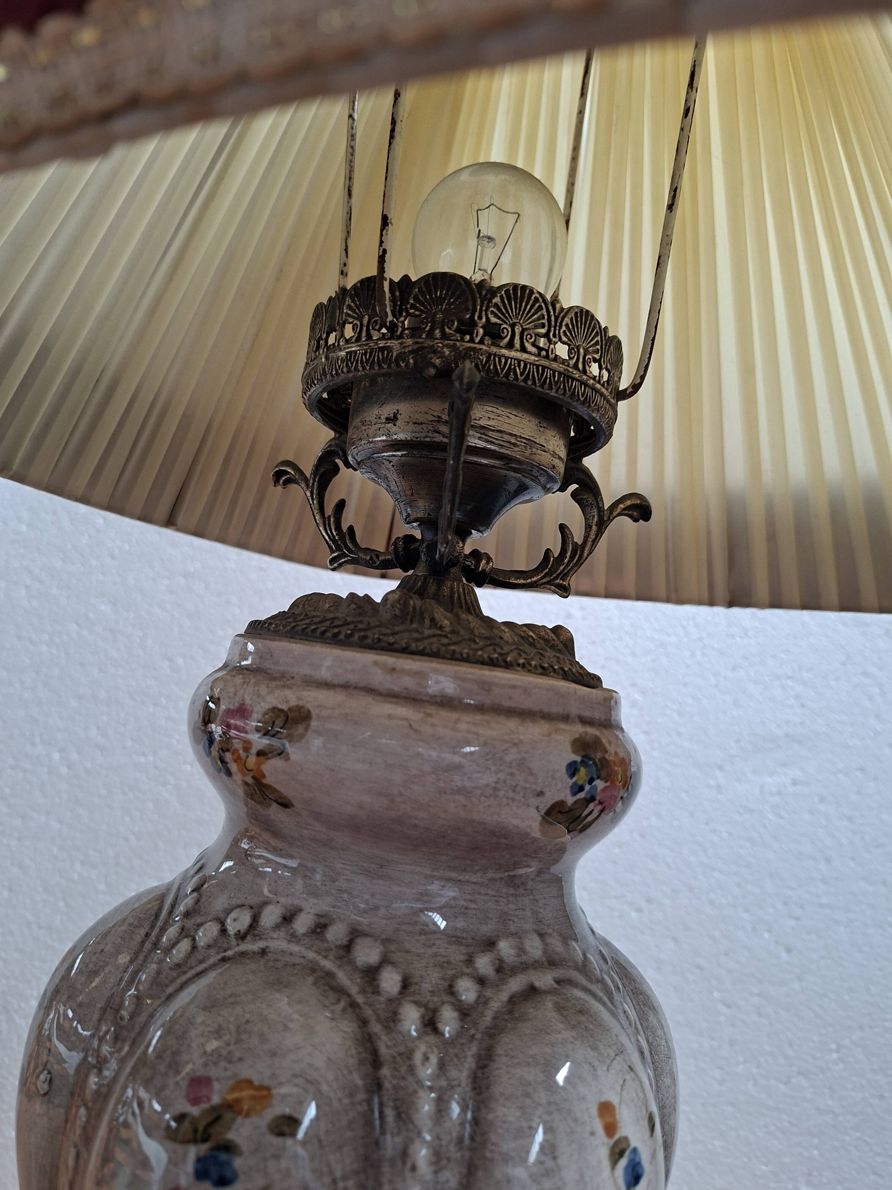 Lampada da Tavolo Vintage in Ceramica dipinta a mano e Velluto Bordeaux