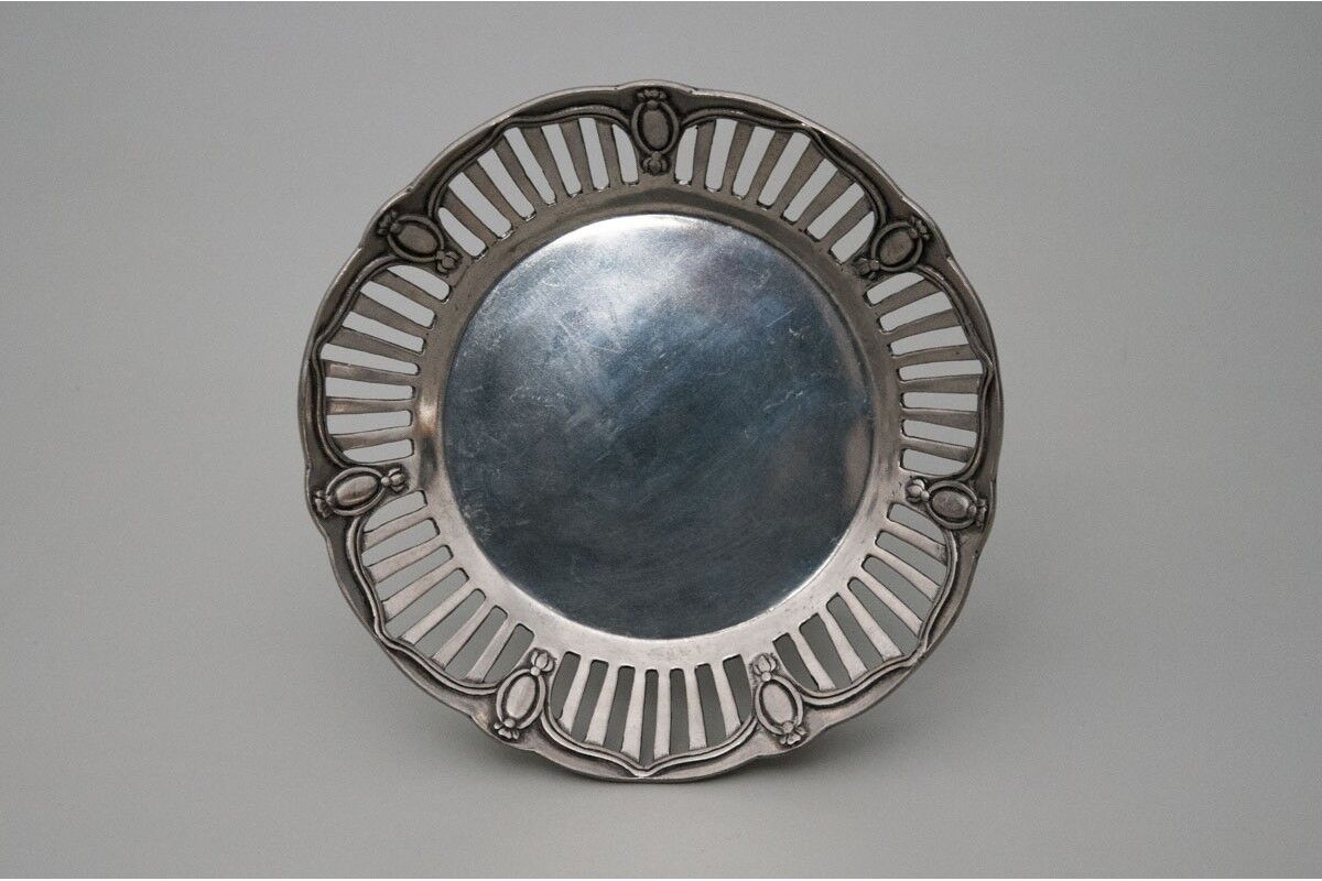 Metal decorative bowl