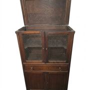Meuble vintage en chêne avec portes grillagées