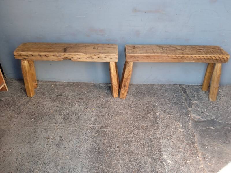 Paire 2 bancs / tabourets bois massif patiné