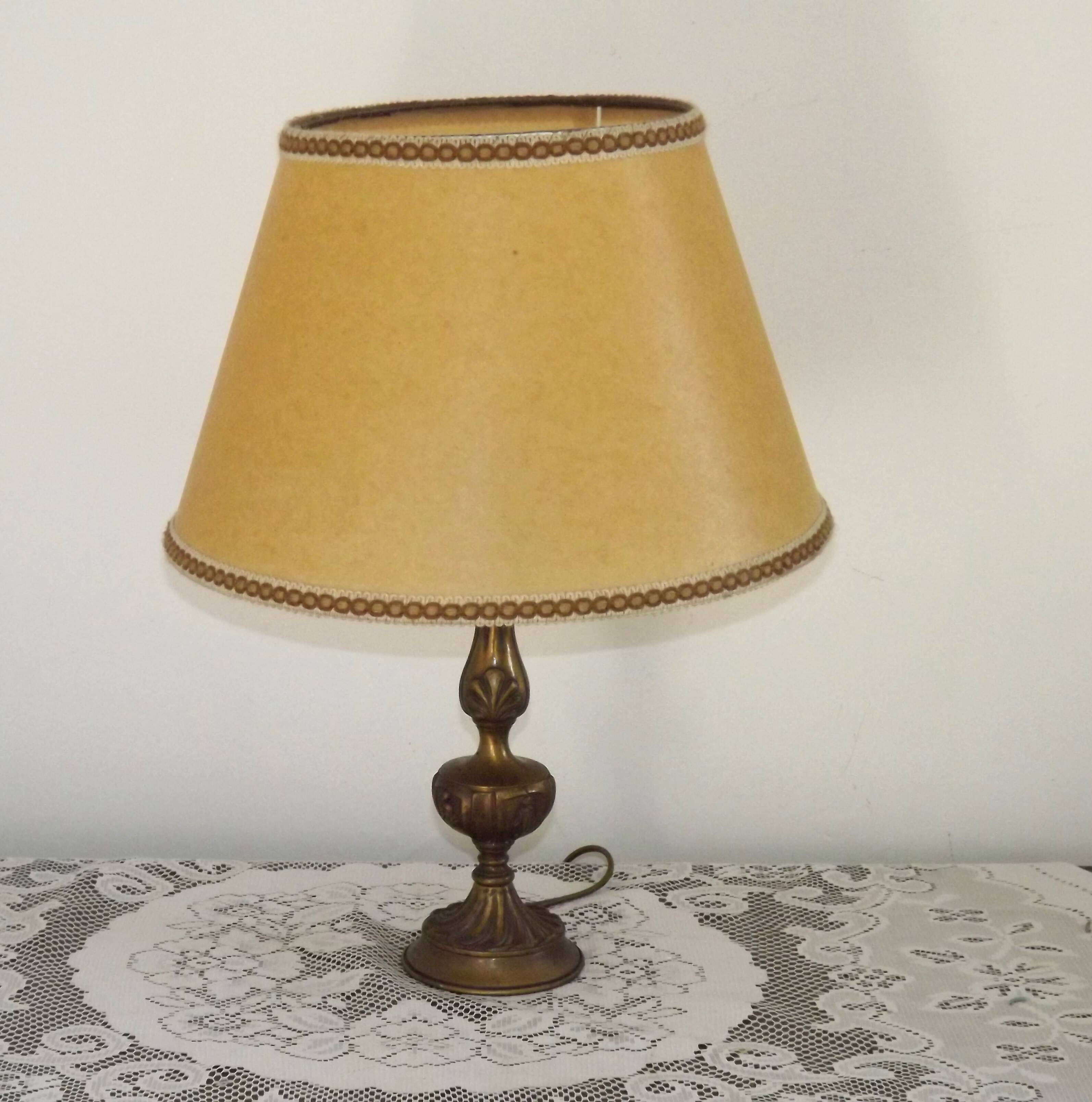 Spanish vintage brass table lamp with beige braided plastic shade 5555.