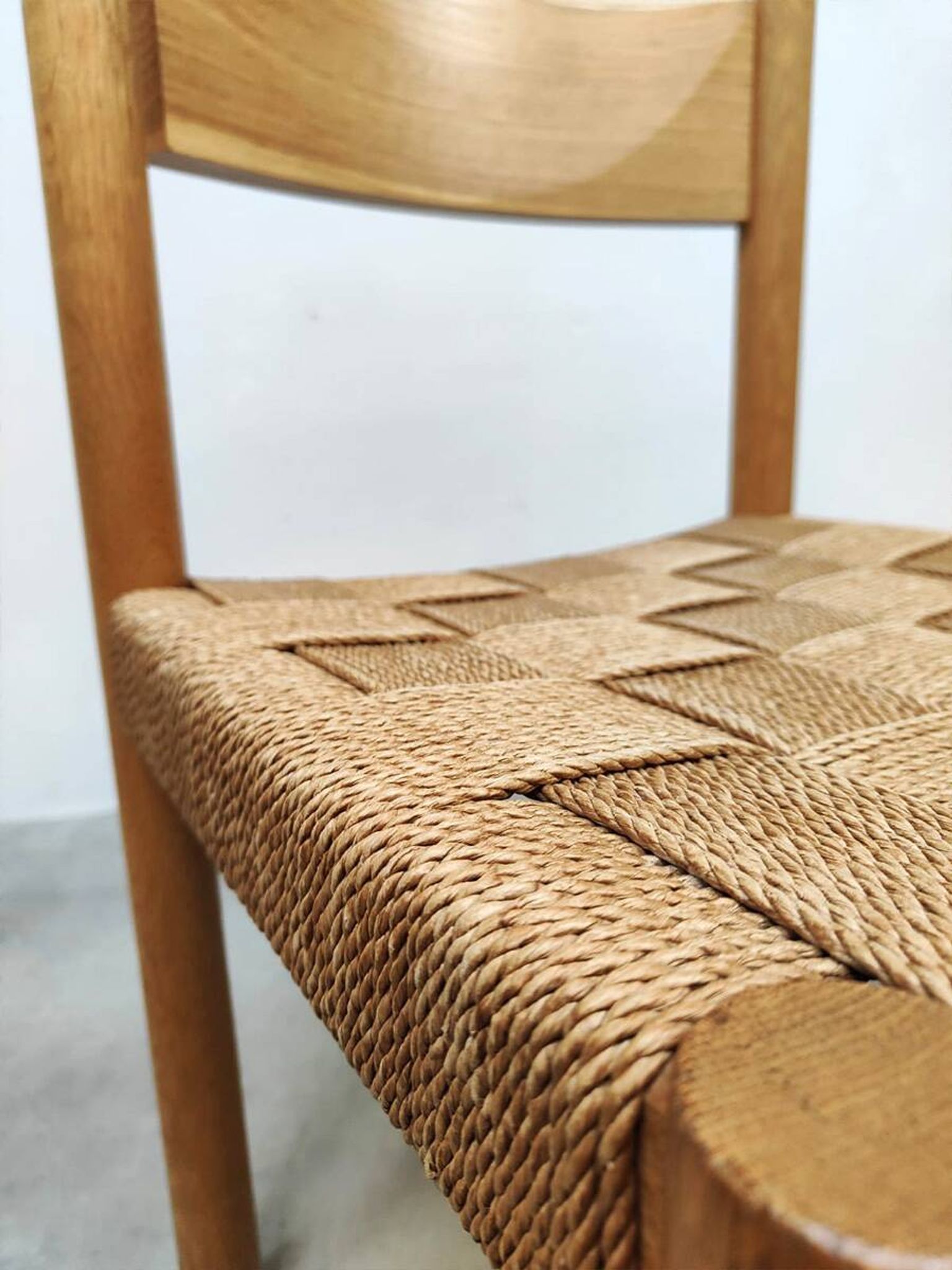 8 chaises vintage en corde et chêne