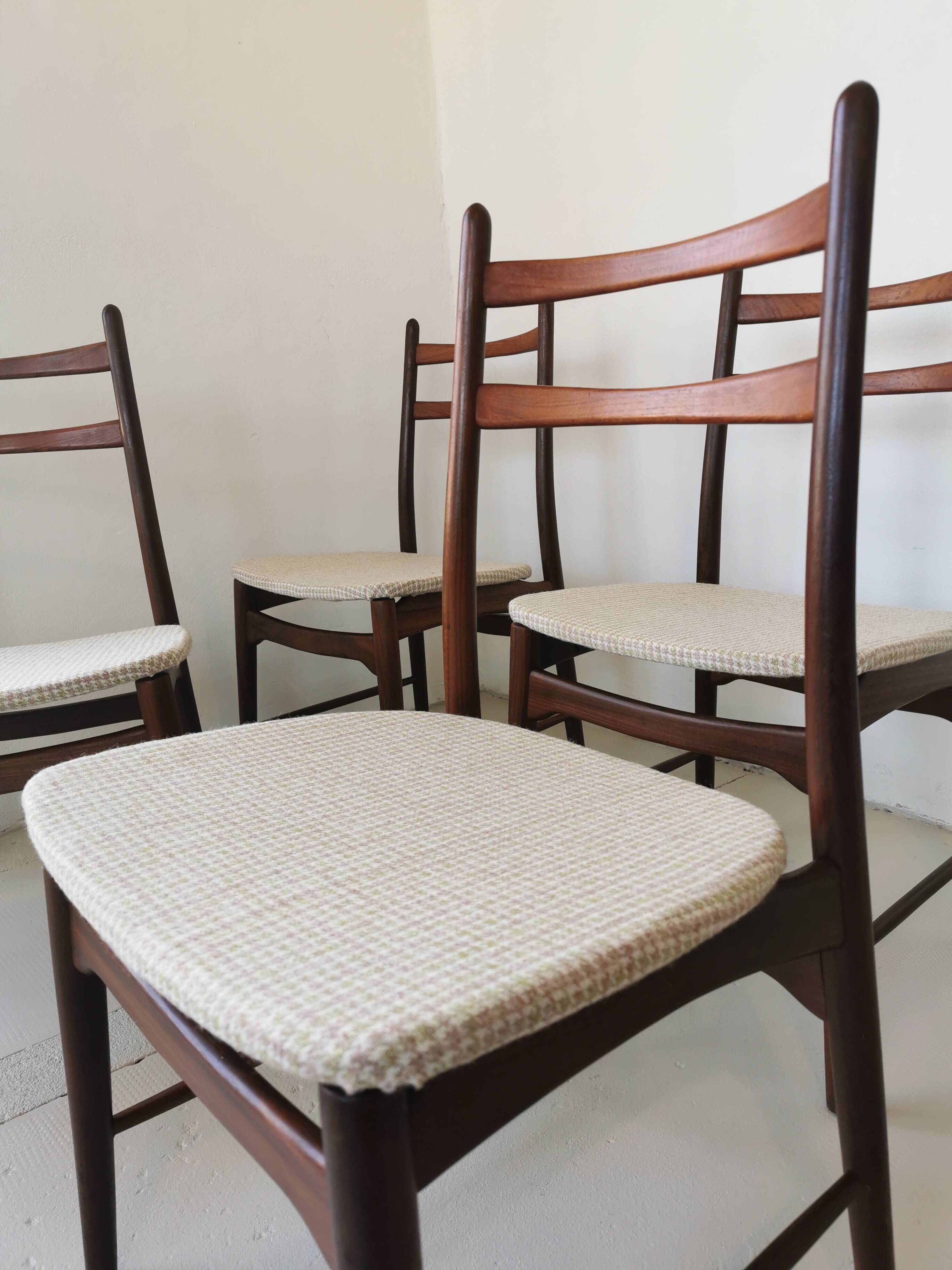 Set of 4 Scandinavian chairs no