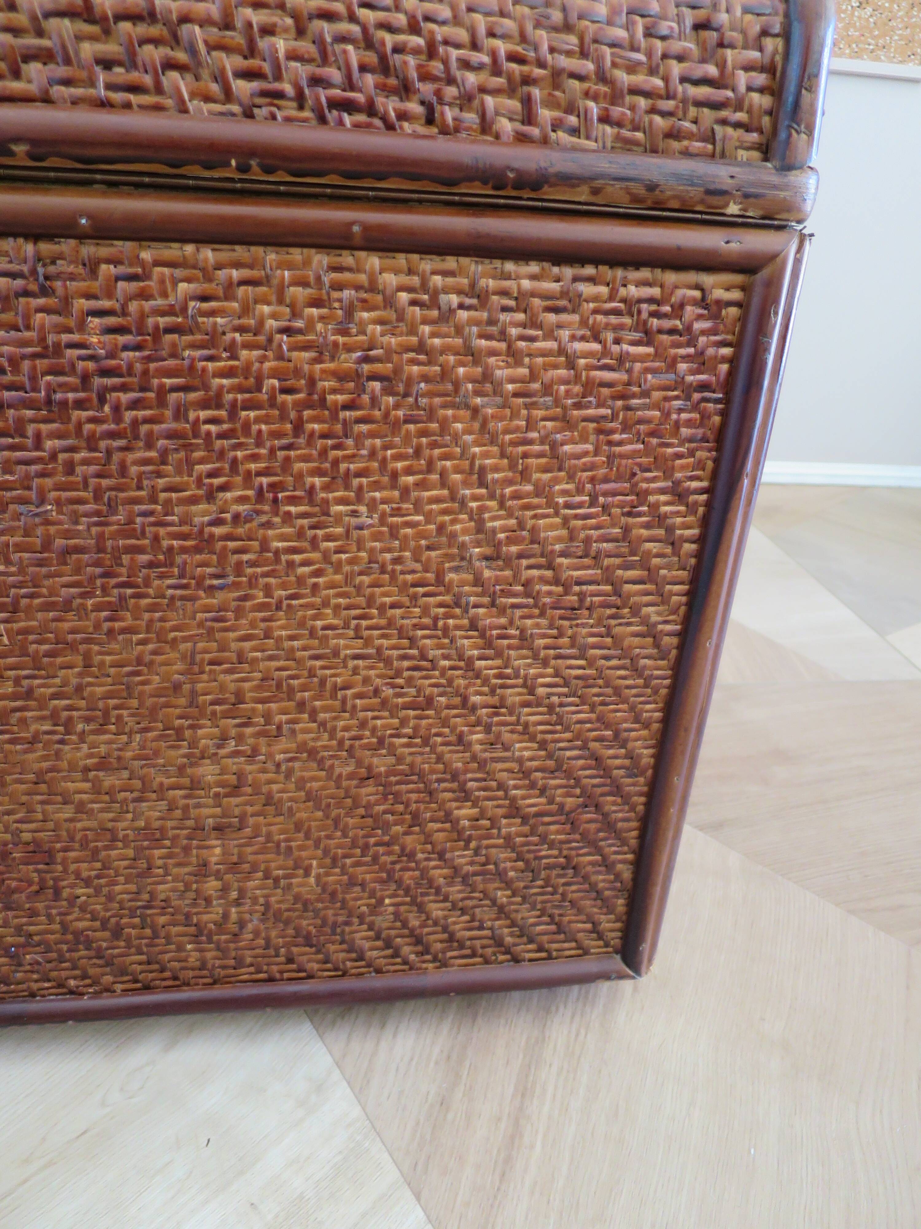 Vintage storage chest - curved - woven rattan - 1970s - mahogany colour
