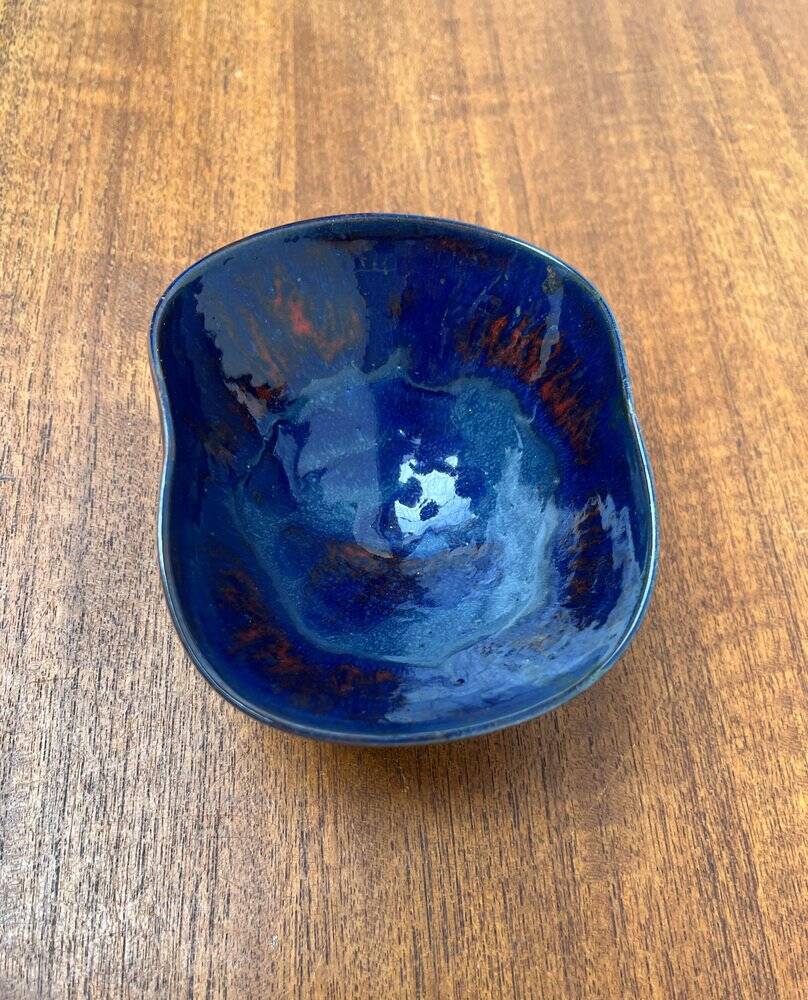 Mid-century German studio pottery bowl by Rainer Doss, 1960s.