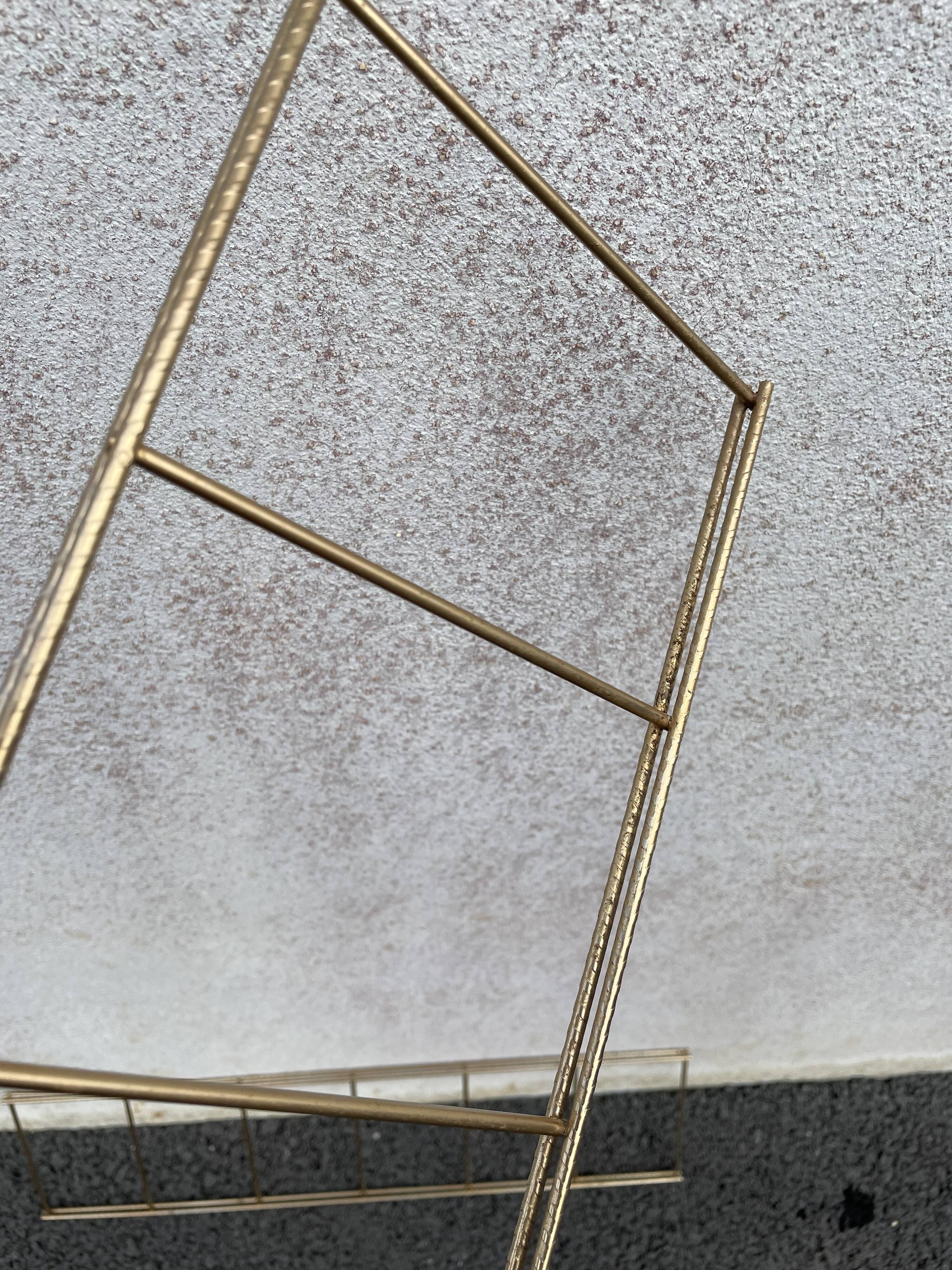 Wall shelf 60s tomado style