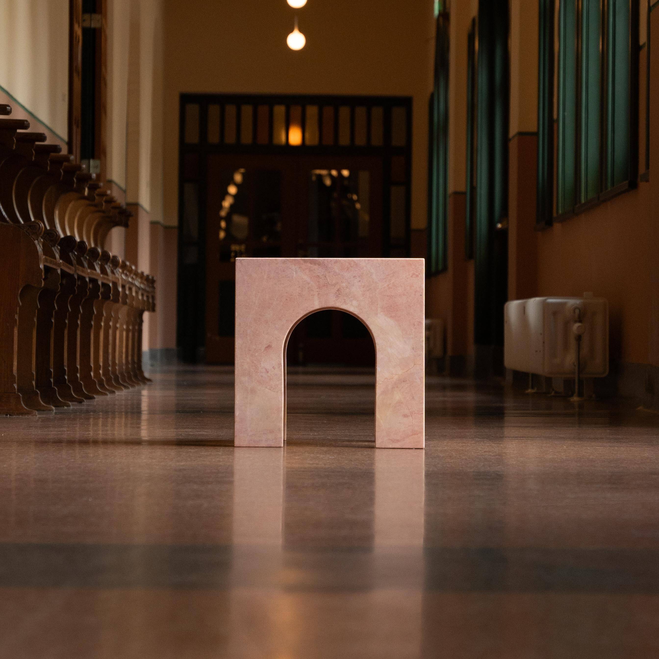 Table d'appoint en marbre rose