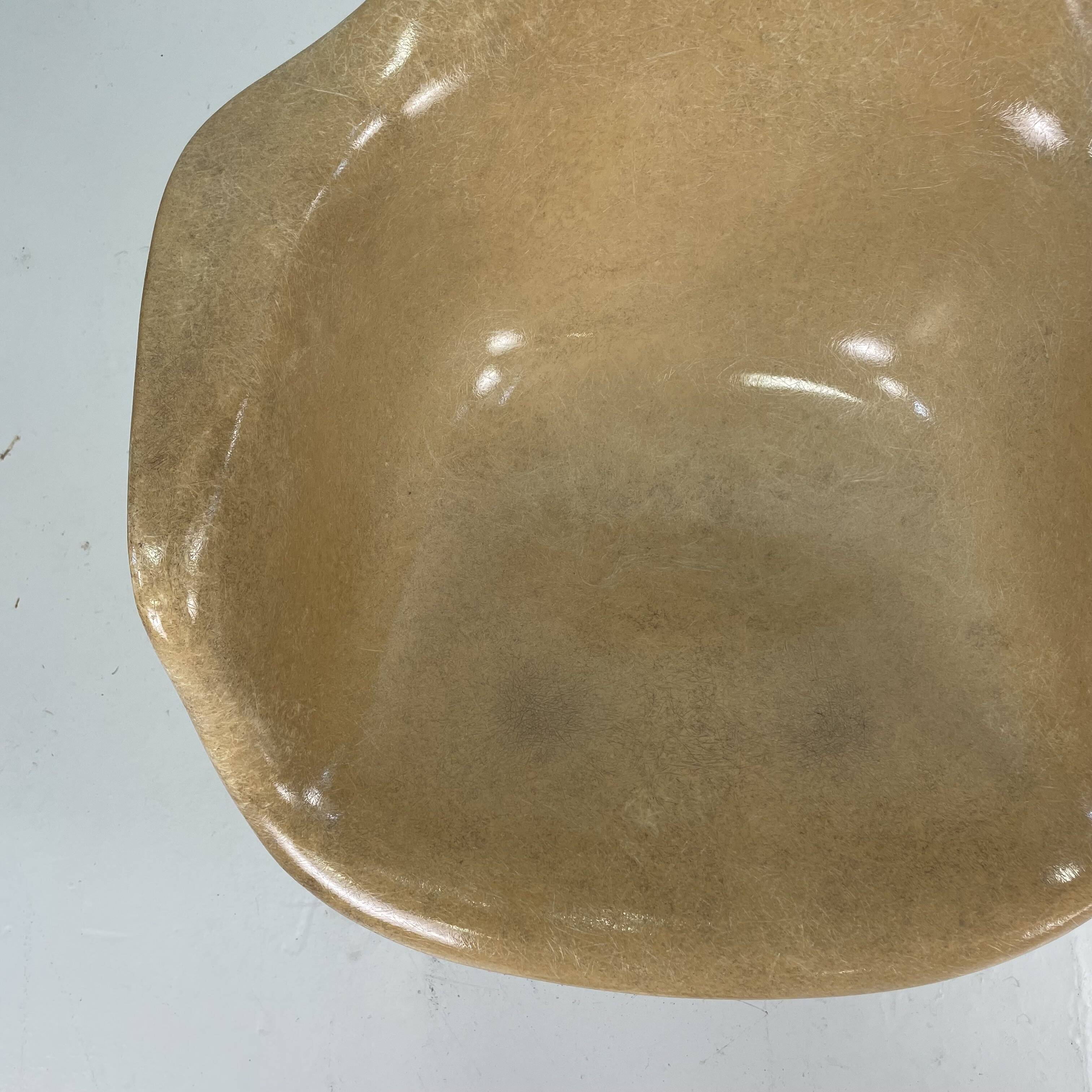 Eames Herman Miller 1950s RAR rocking chair in light tan
