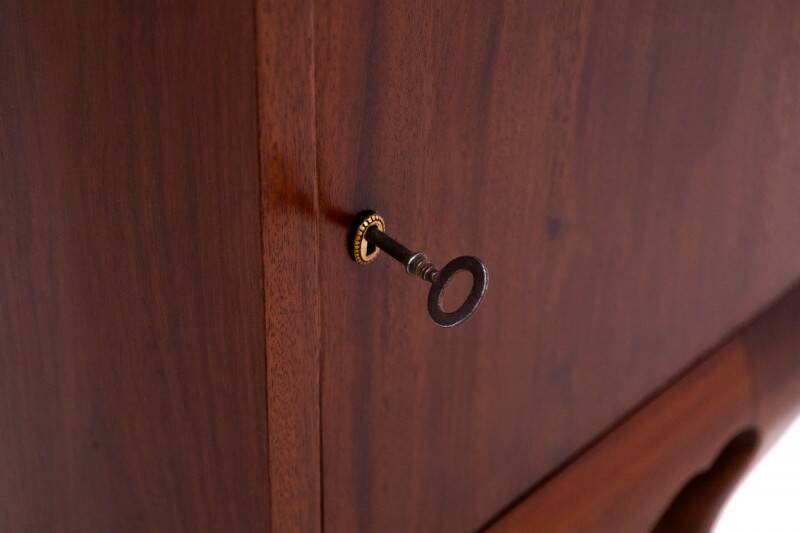 Paire de tables de chevet, Pologne, années 1940. Après rénovation.