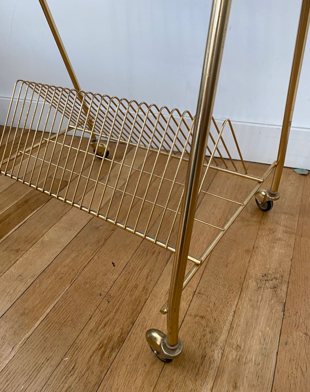 Storage-vinyl extra table