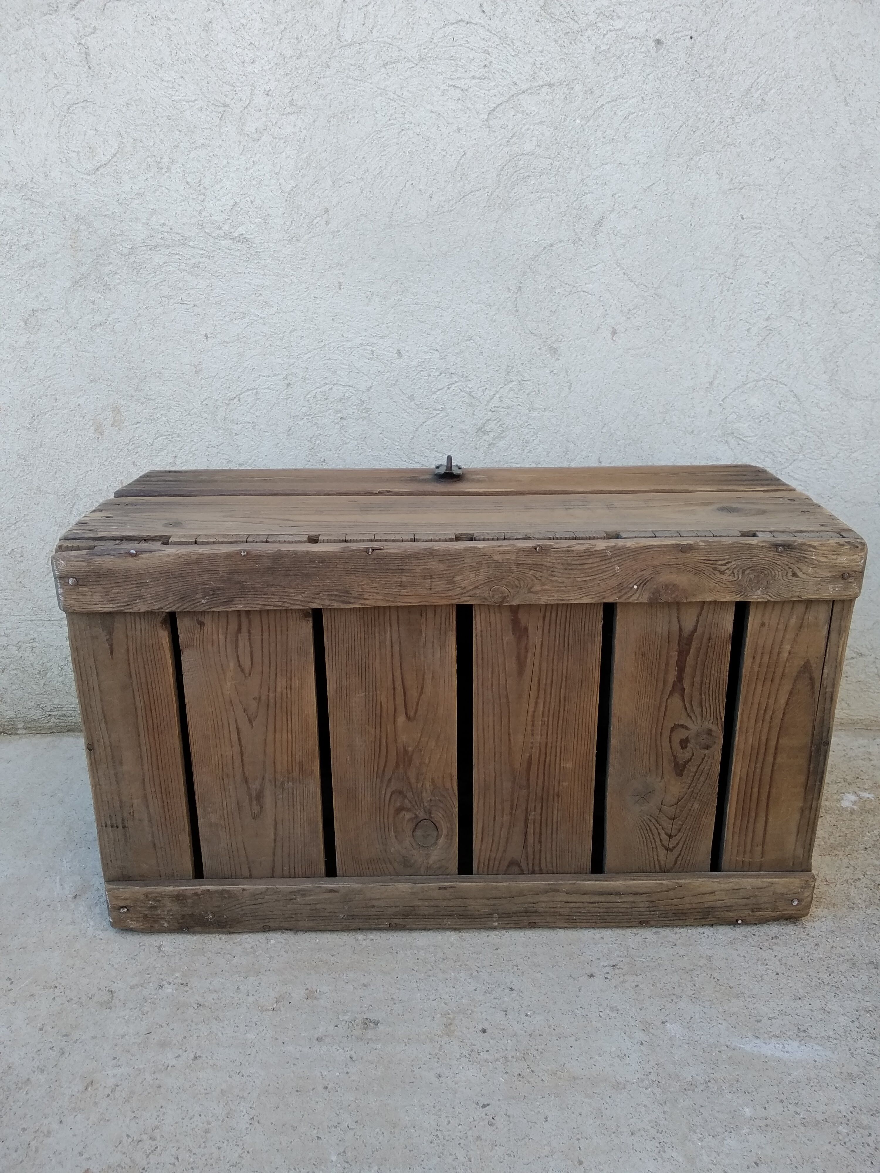 Old wooden box marked V.V Westerlee 1960