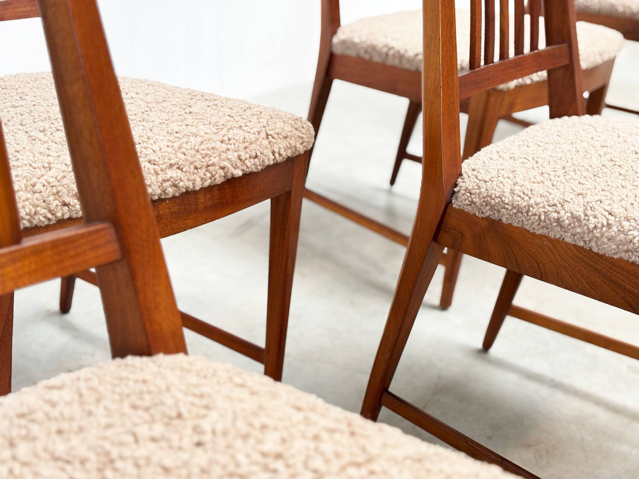 Set of six elegant Italian dining chairs