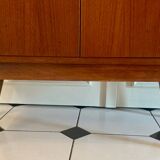 Sideboard compass feet