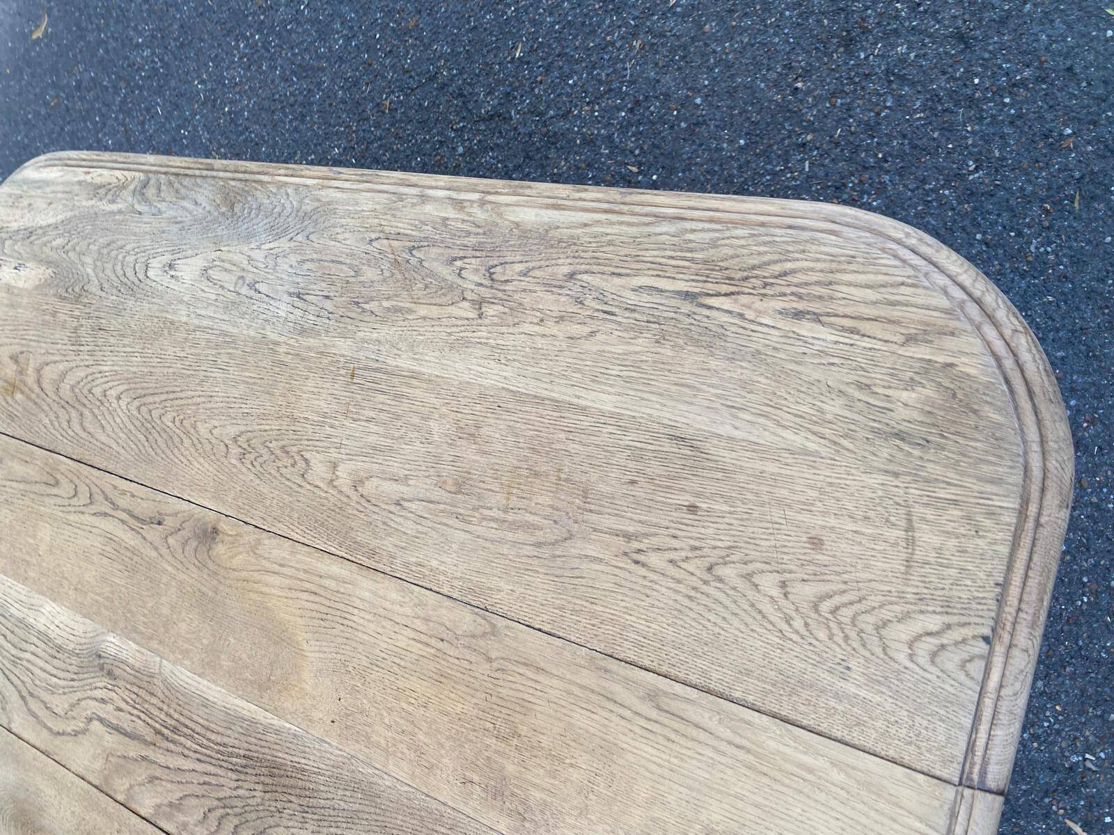 Henri II dining table stripped in solid oak from the 19th century.