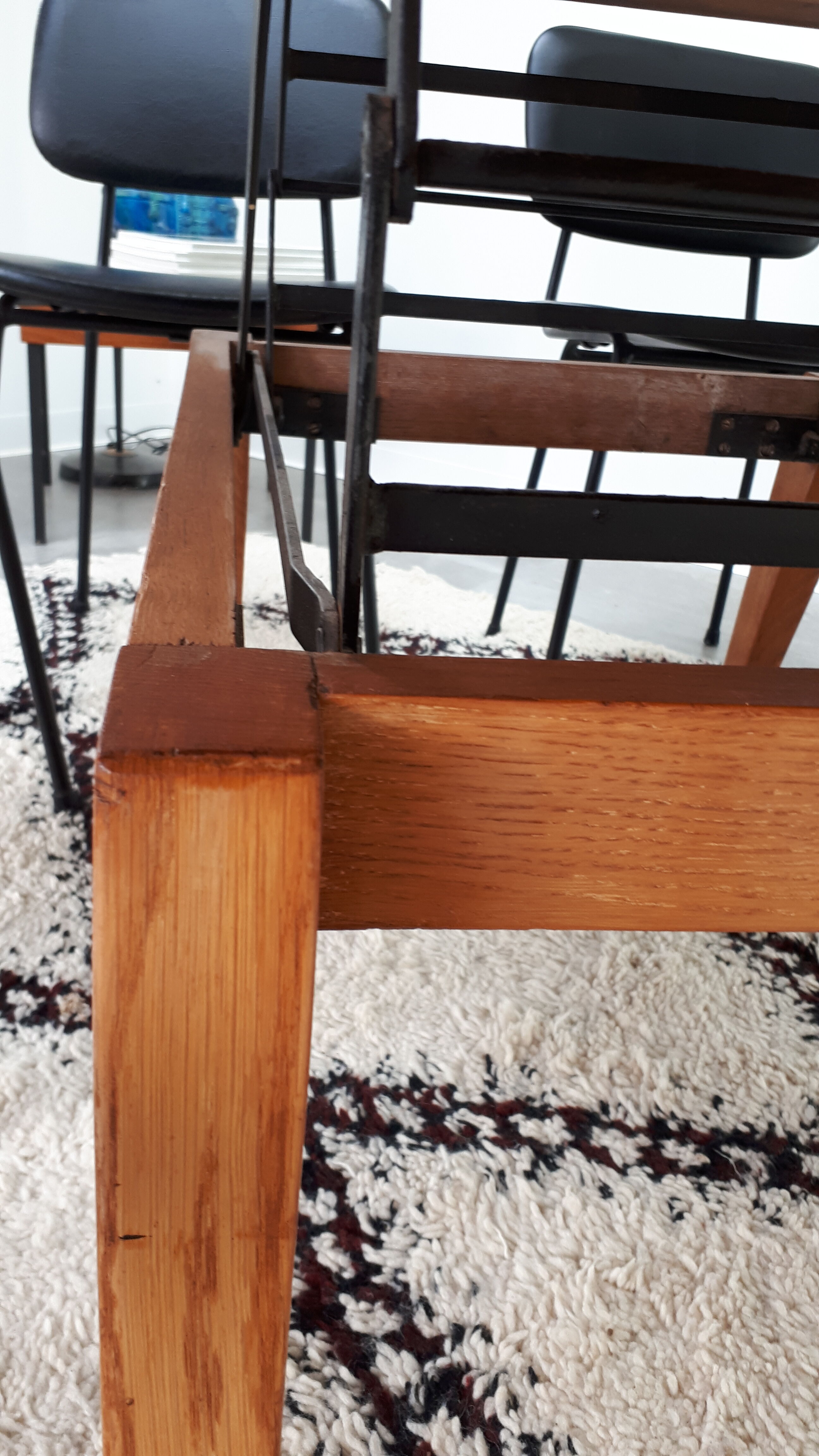 Modular table model junior revelation by Albert Ducrot