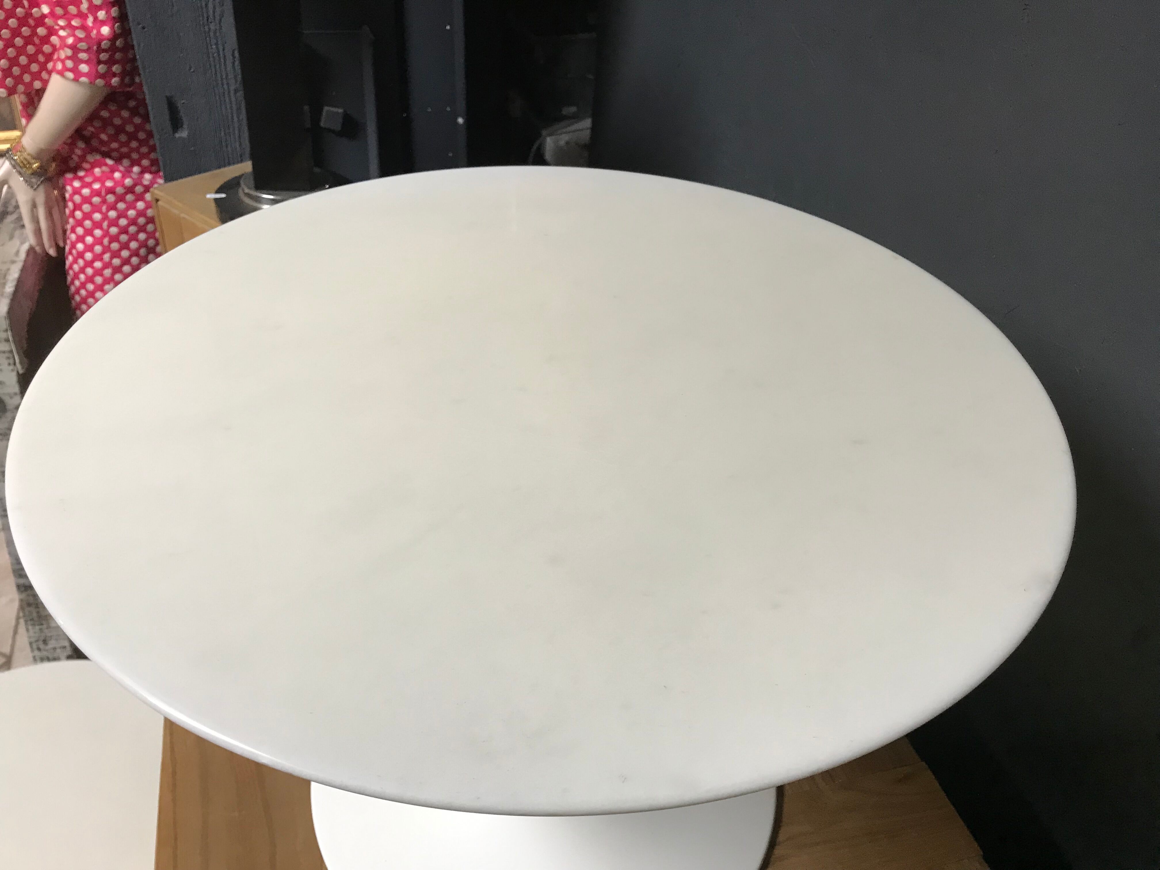 Knoll pedestal table with plain white marble top