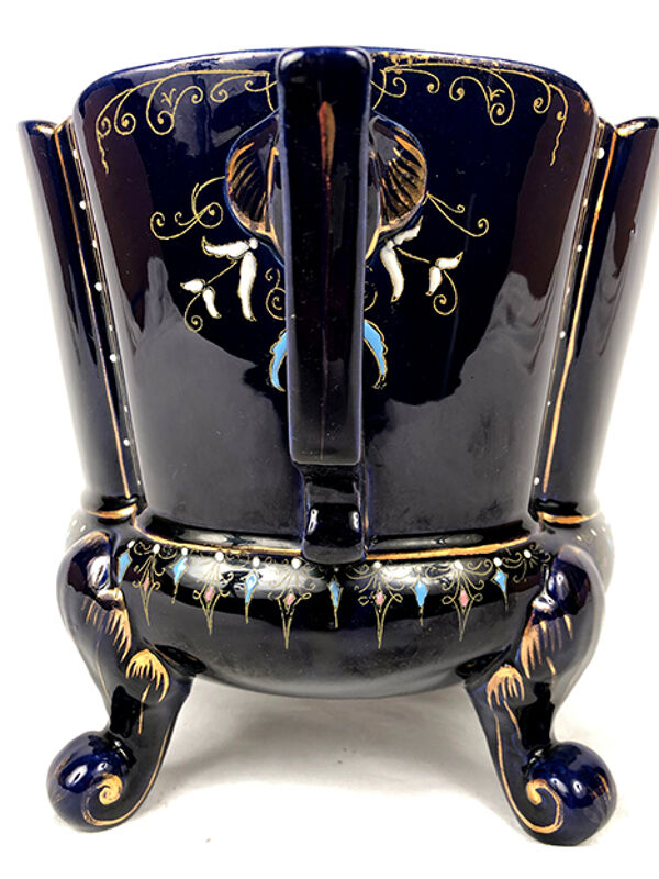 Cache-pot en faïence à décor émaillé sur fond bleu de four
