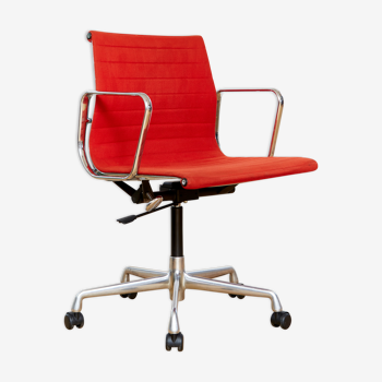 Charles & Ray Eames Bürostuhl office chair EA 117 for Vitra