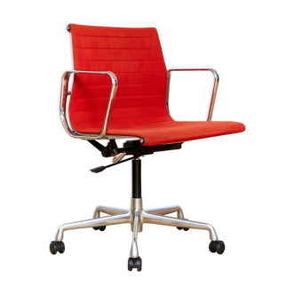 Charles & Ray Eames Bürostuhl office chair EA 117 for Vitra