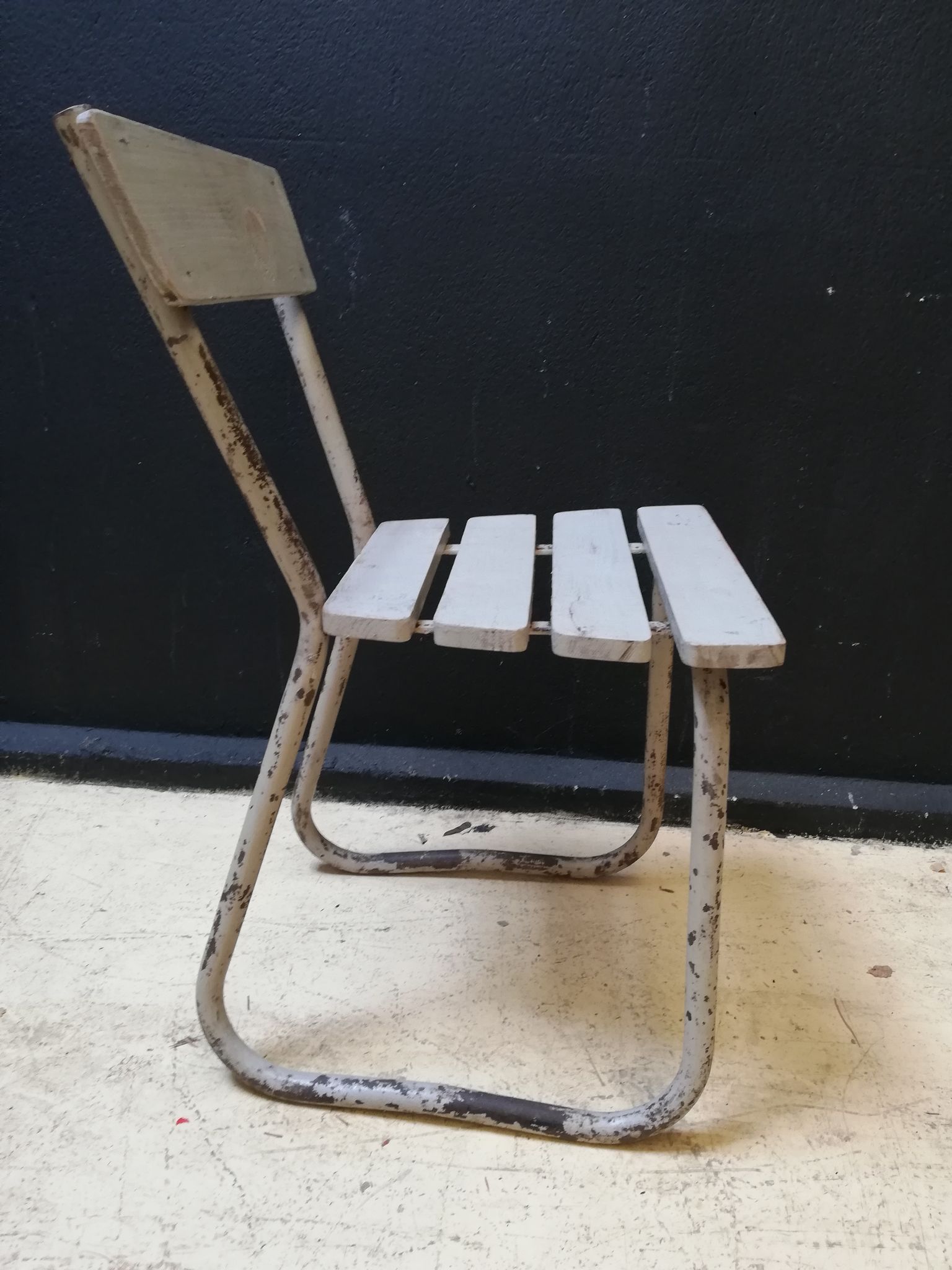6 vintage garden chairs made of wood and metal