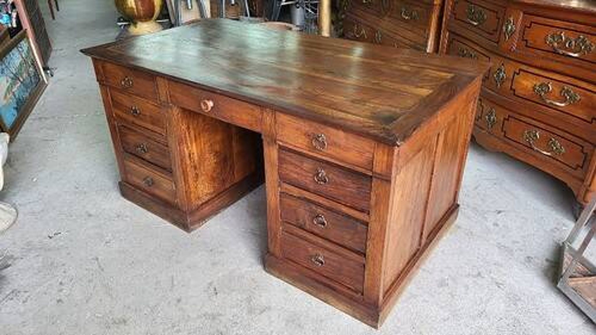 BUREAU A 9 TIROIRS EN NOYER 1900