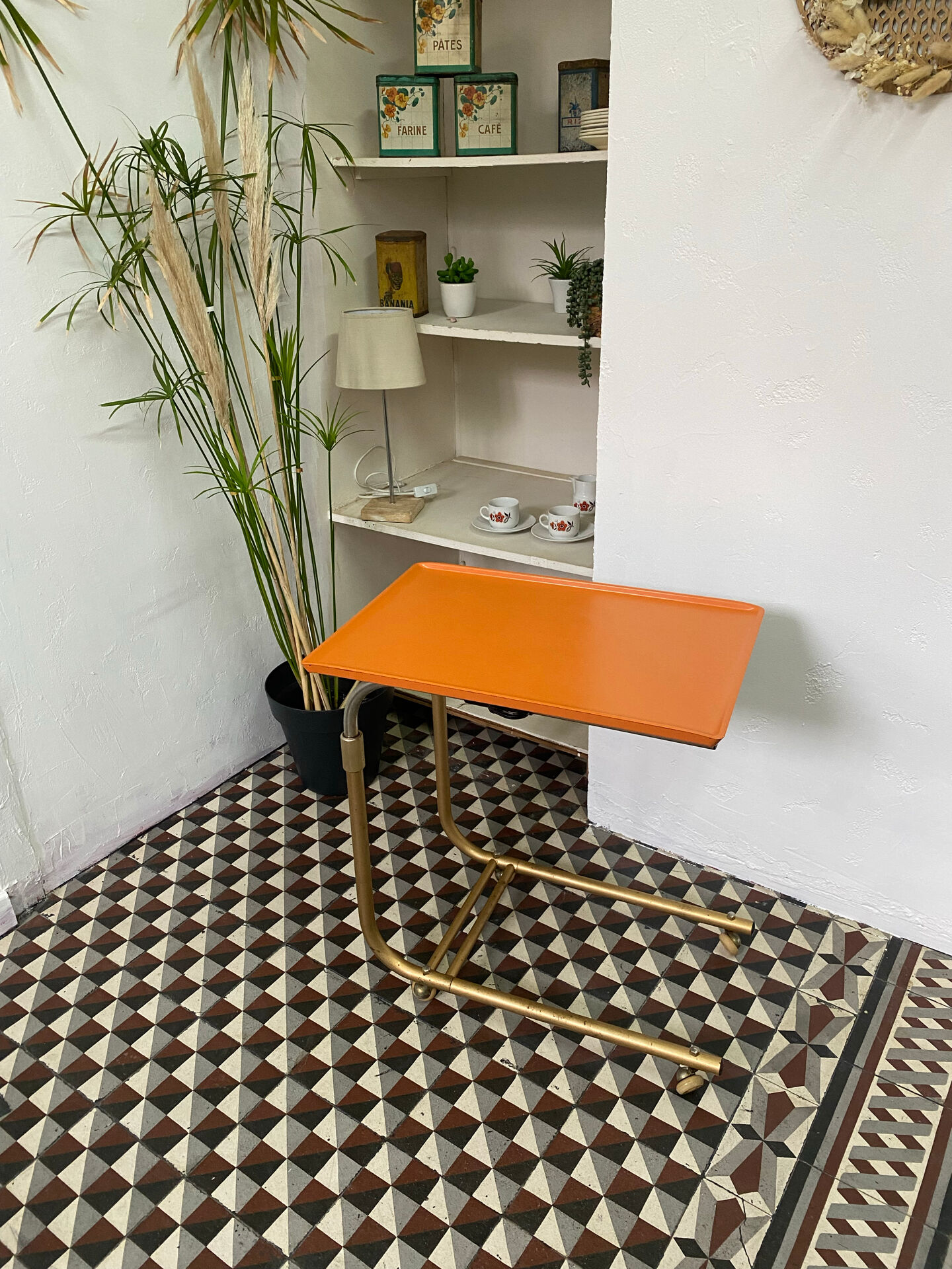 Table d’appoint vintage Werzalit – années 60/70 – plateau orange