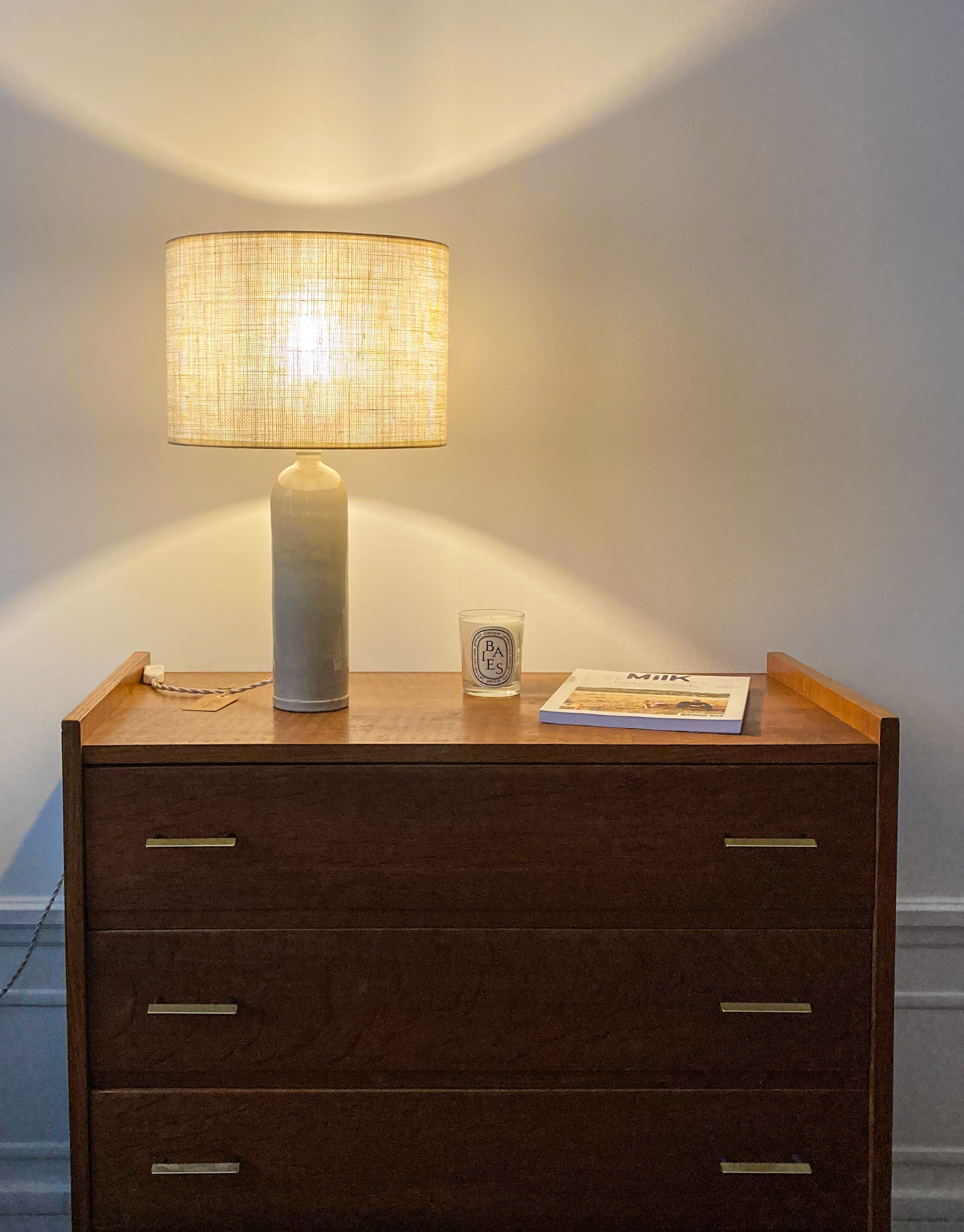 Lampe grès et jute tissée