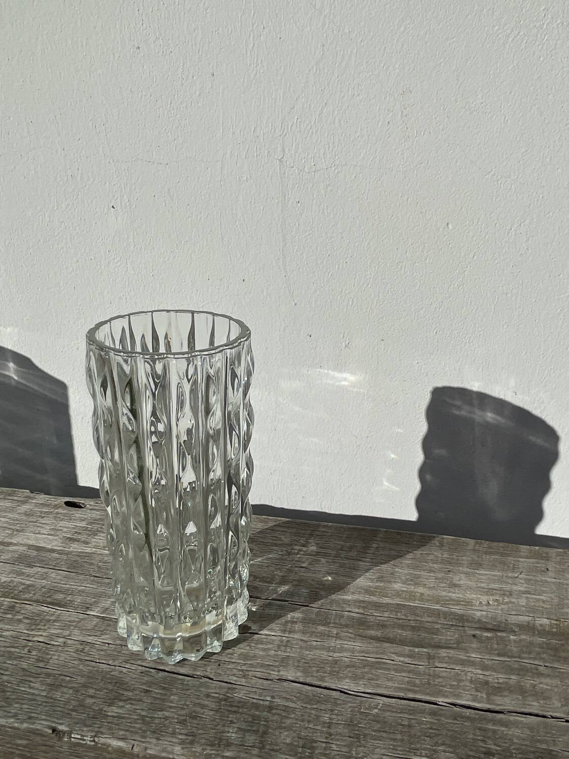 Vase en verre épais transparent