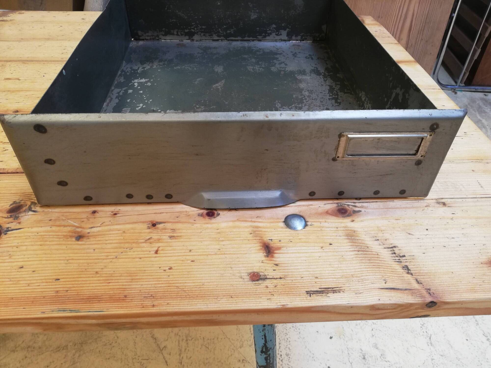 Industrial clamshell cabinet, metal lockers