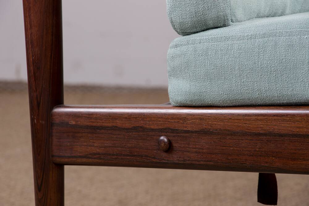 Canapé Danois 3 places en Palissandre et Tissu neuf par Grete Jalk pour Poul Jepessen 1960.