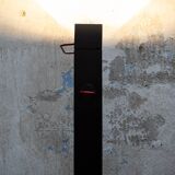 Rare lampadaire en métal laqué et plastique. Designer Emilio Ambasz Producteur Stilnovo