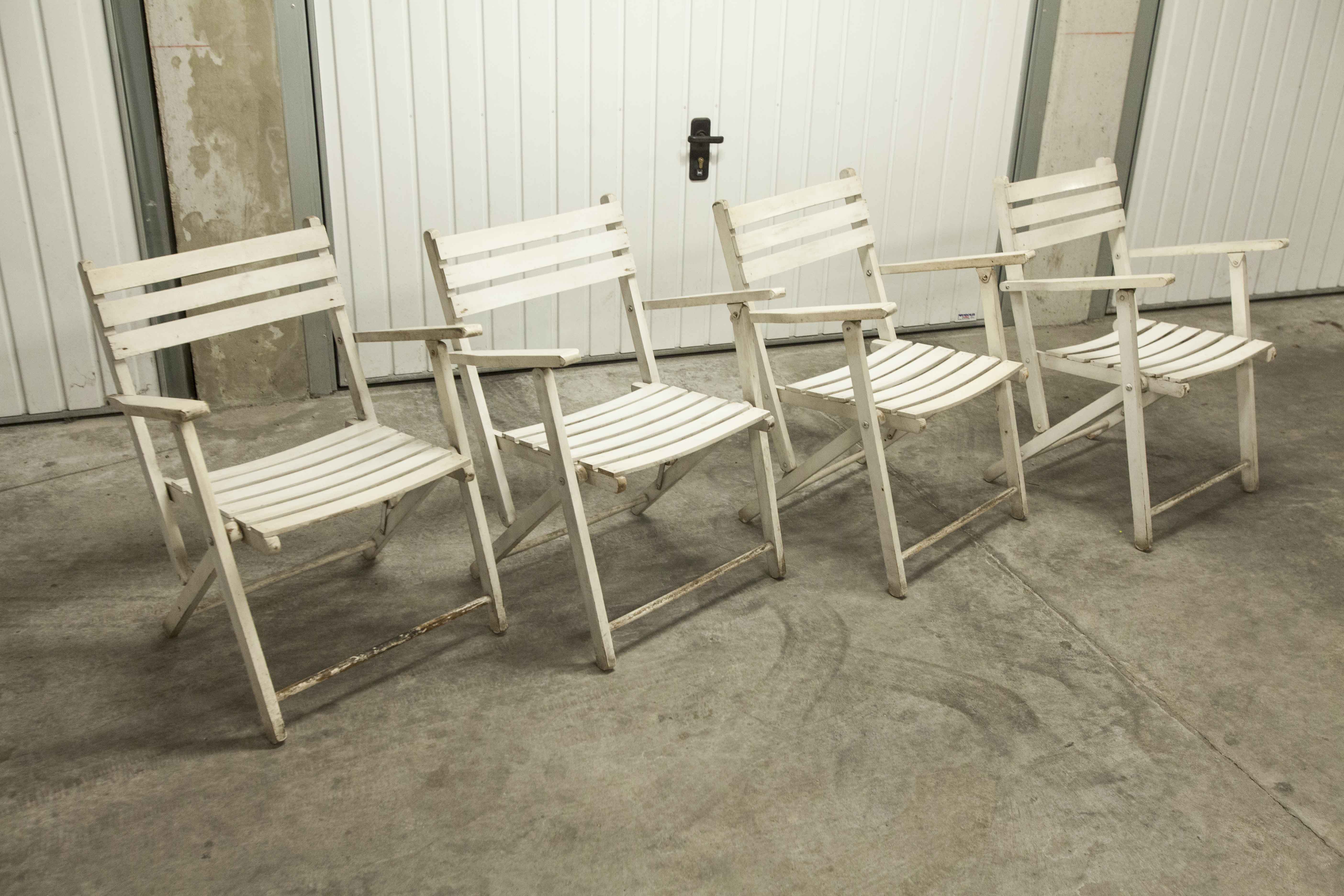 Garden furniture table and 4 armchairs 60's in its juice