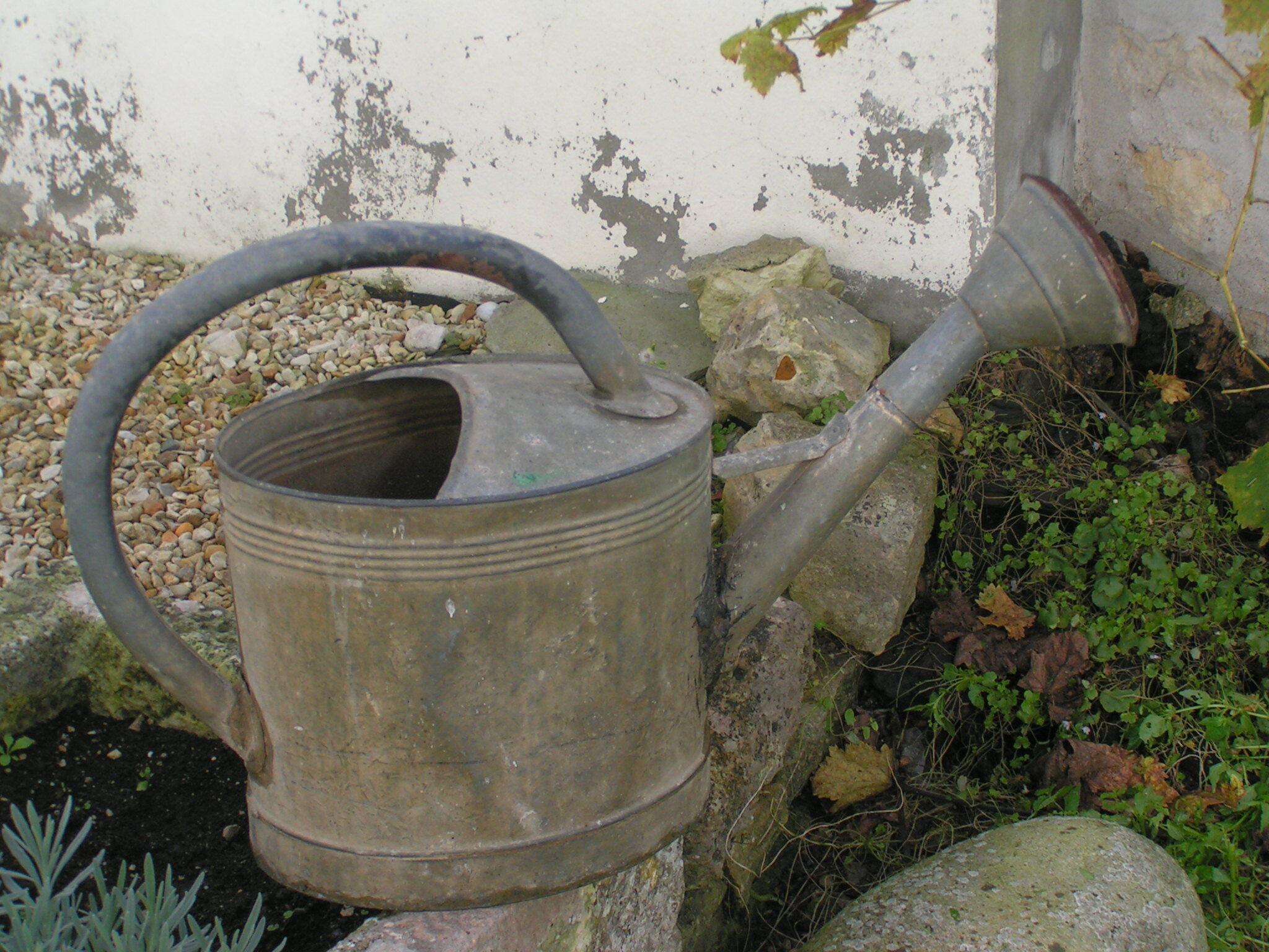 Zinc watering can