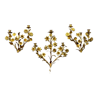 Triptyque d'appliques en bronze doré a décors de fleurs époque Napoléon III