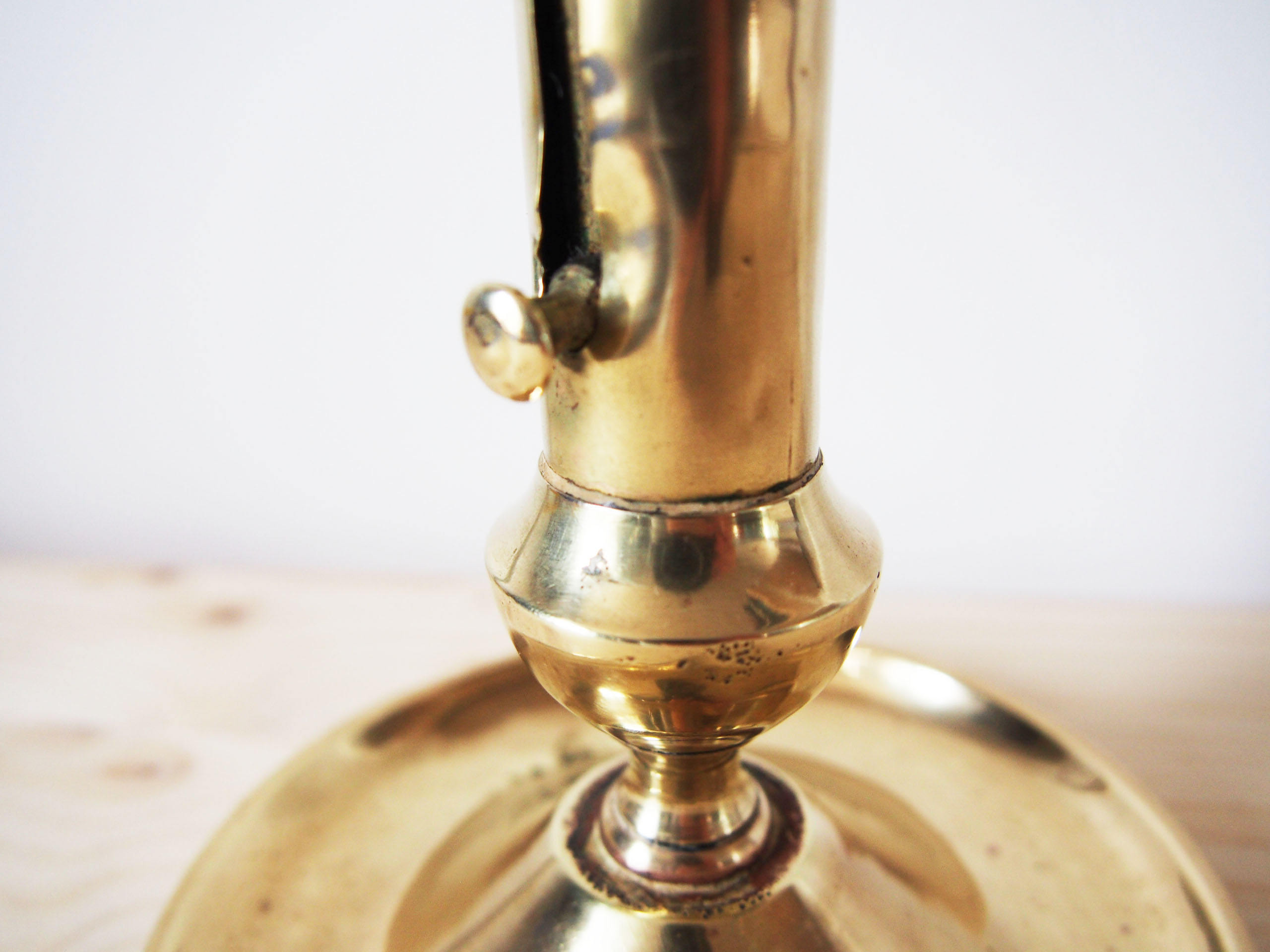 Brass candlestick with pusher