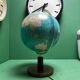 Lampe globe en verre Duo Welt Im Raum vintage des années 1980.