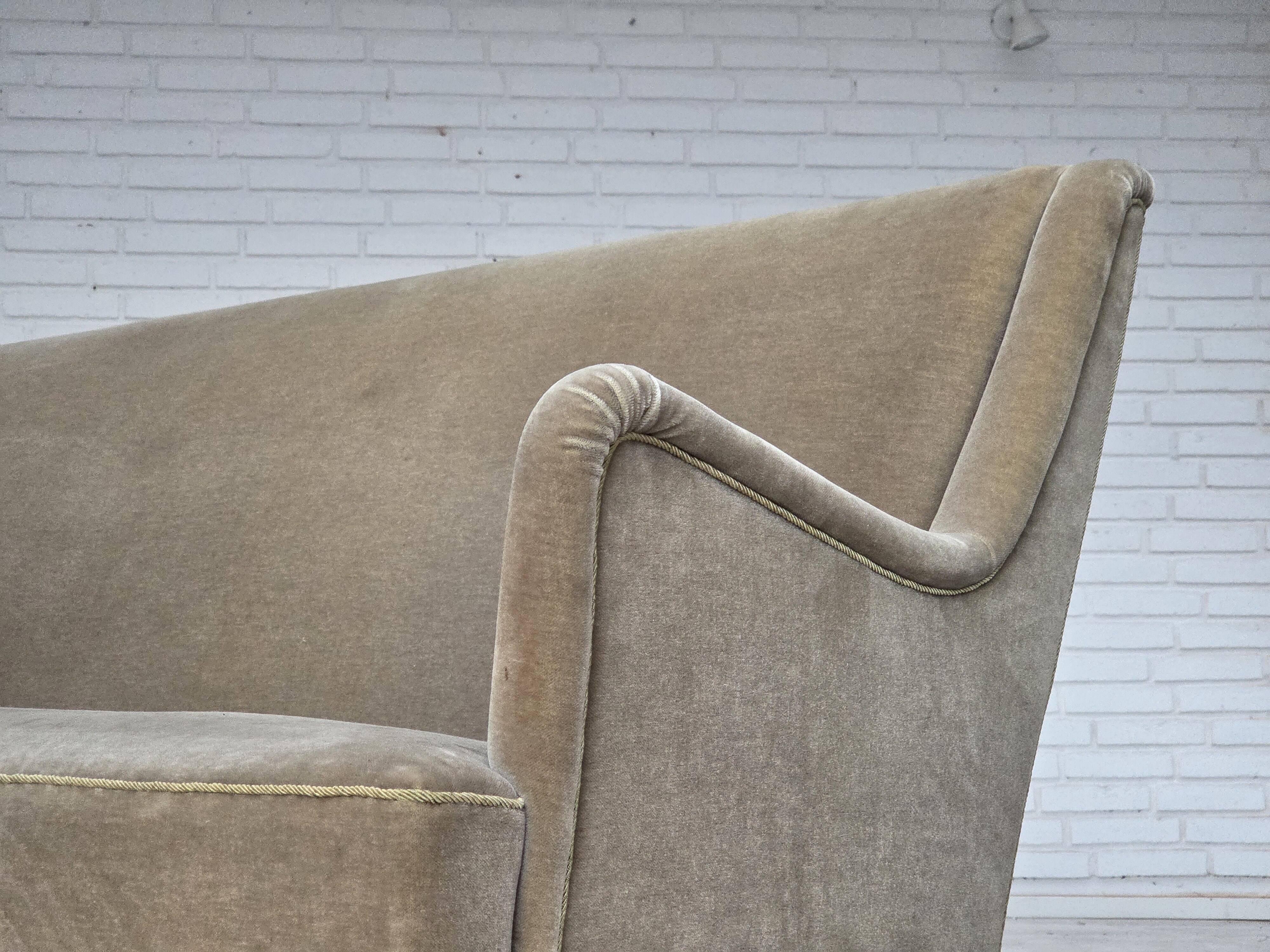 Canapé danois 4 places en velours vert clair, années 1960