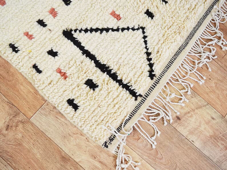 Tapis Berbère Marocain Fait Main - Dimensions 228x177 Cm - Occasion - Style Authentique