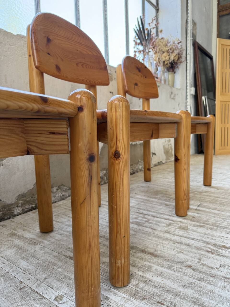 Set of 4 Daumiller pine chairs