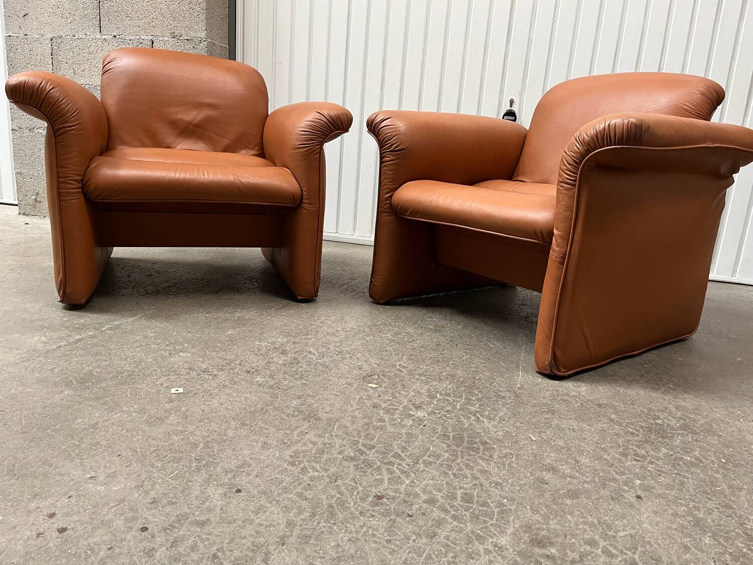 Paire fauteuils cuir design italien